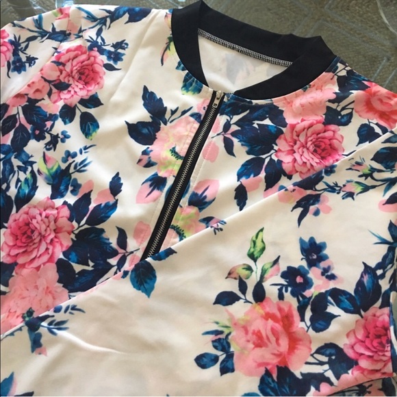 BESTSELLER RESTOCK!! ✨Floral Patterned Bomber✨ - Picture 3 of 6